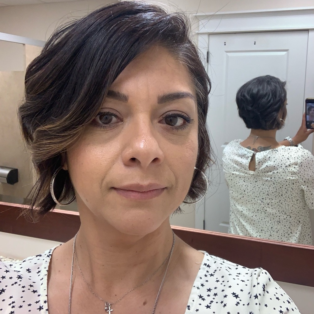 Meet your Posher, Estela